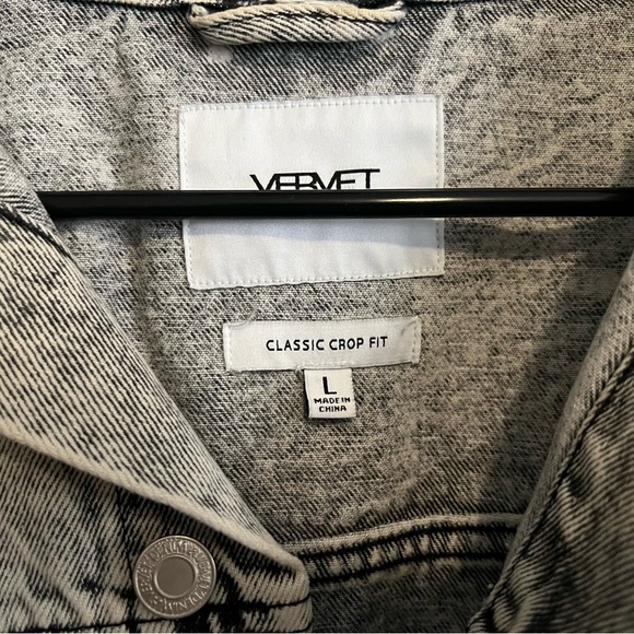 Women’s Washed Denim Jacket - Picture 2 of 3